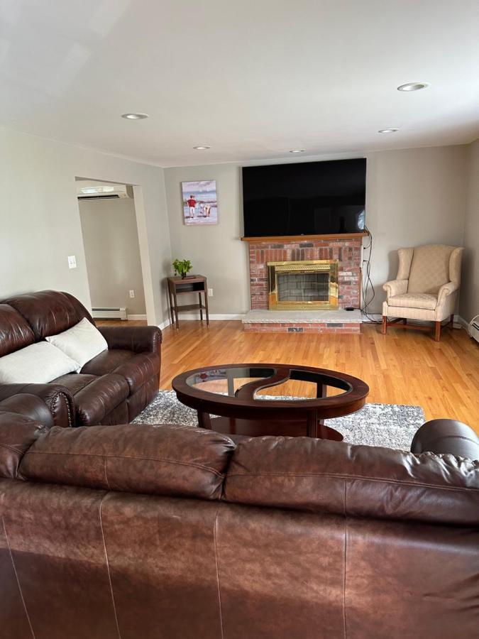 Room In Single Family House - Suburban Neighborhood In Βοστώνη Εξωτερικό φωτογραφία