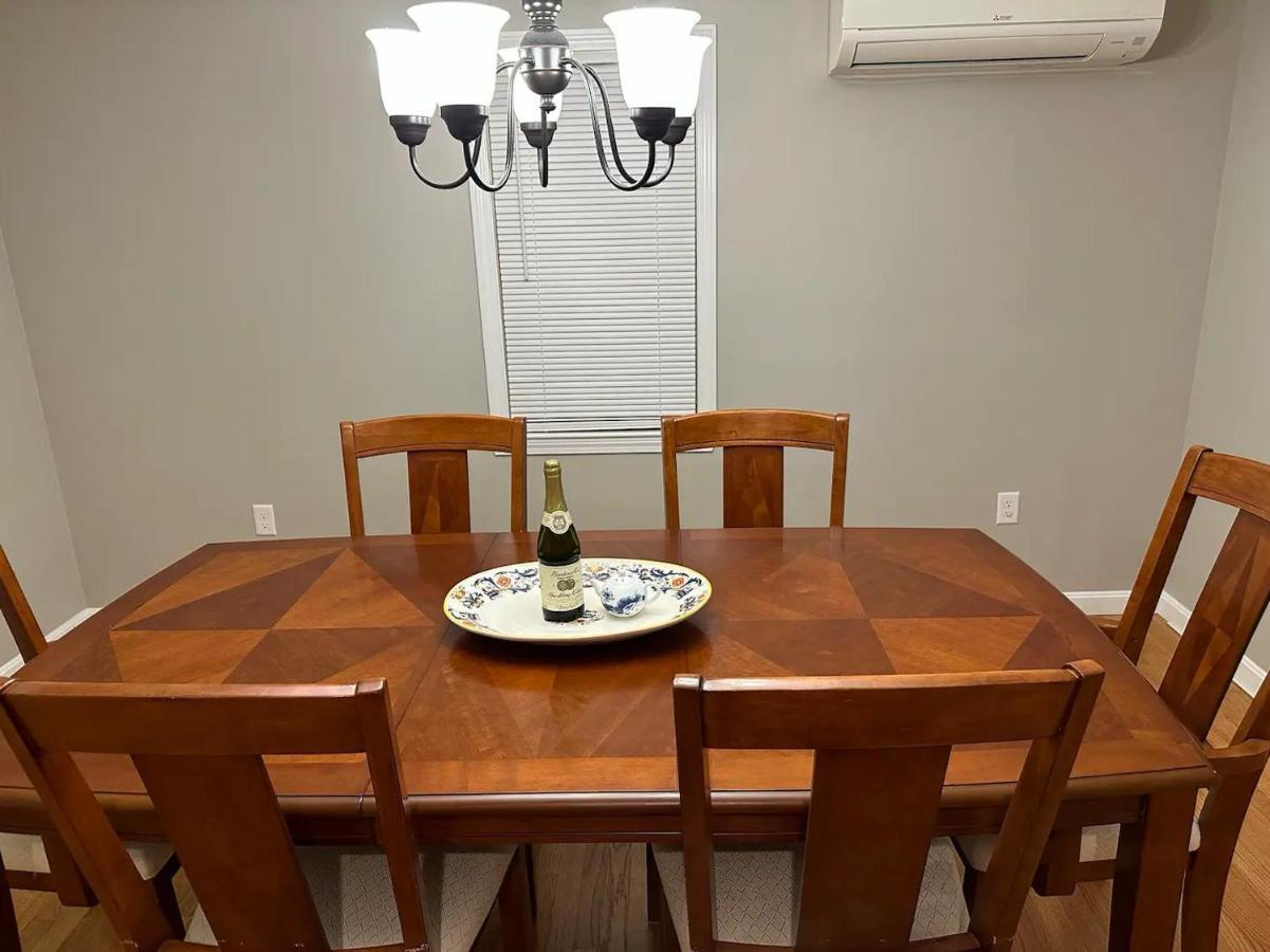 Room In Single Family House - Suburban Neighborhood In Βοστώνη Εξωτερικό φωτογραφία